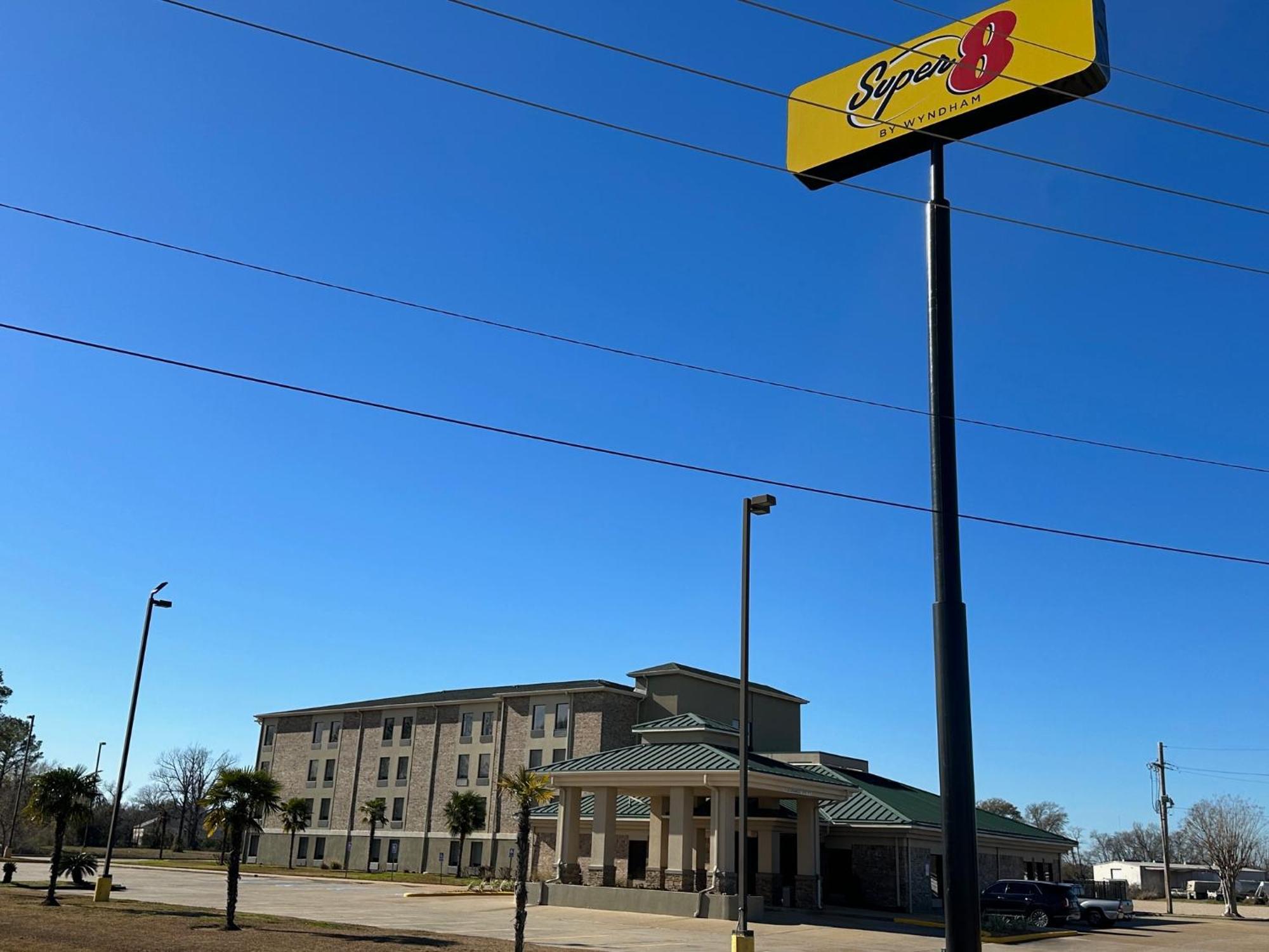 Super 8 By Wyndham Alexandria La Hotel Екстериор снимка