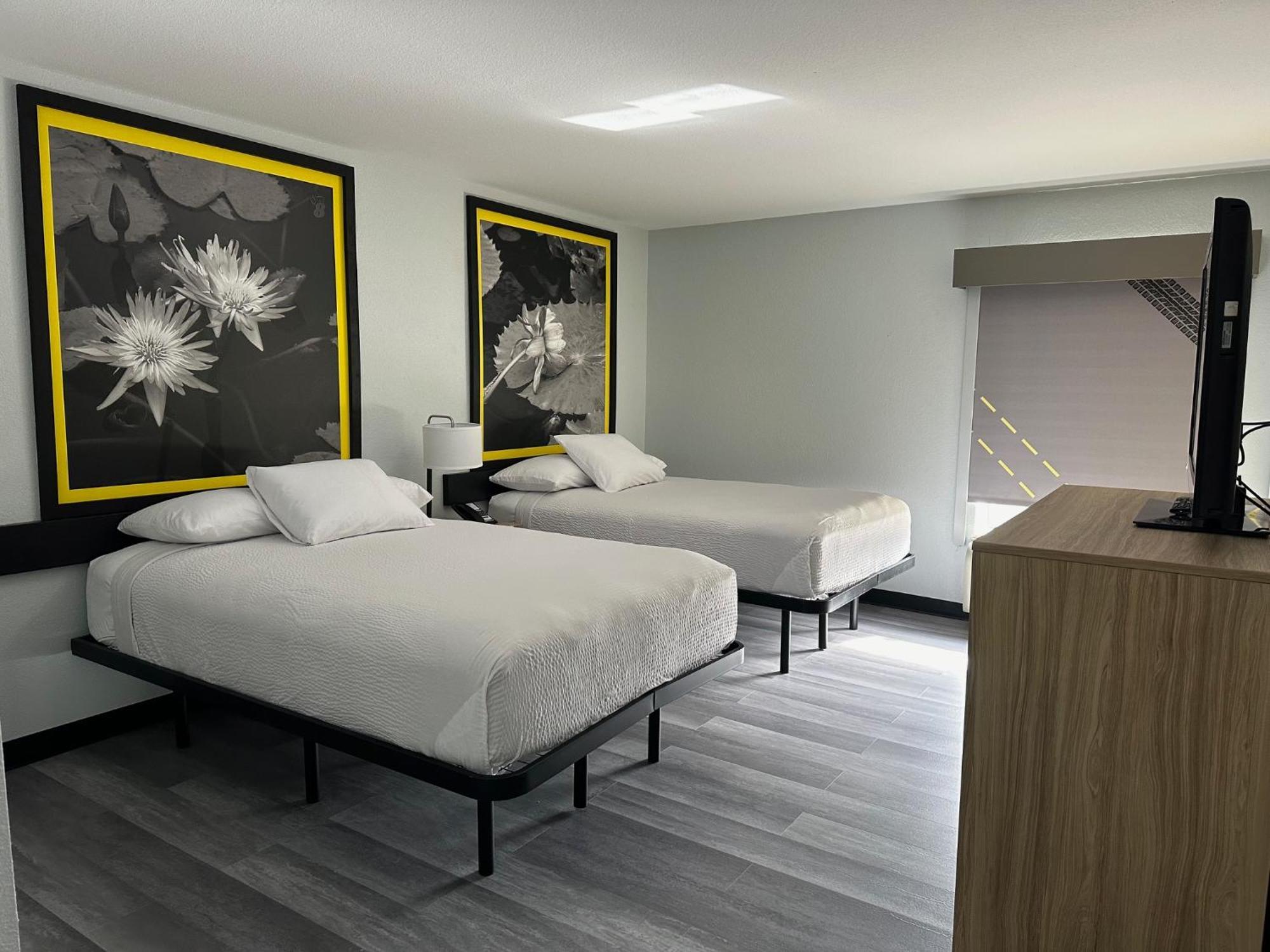Super 8 By Wyndham Alexandria La Hotel Екстериор снимка