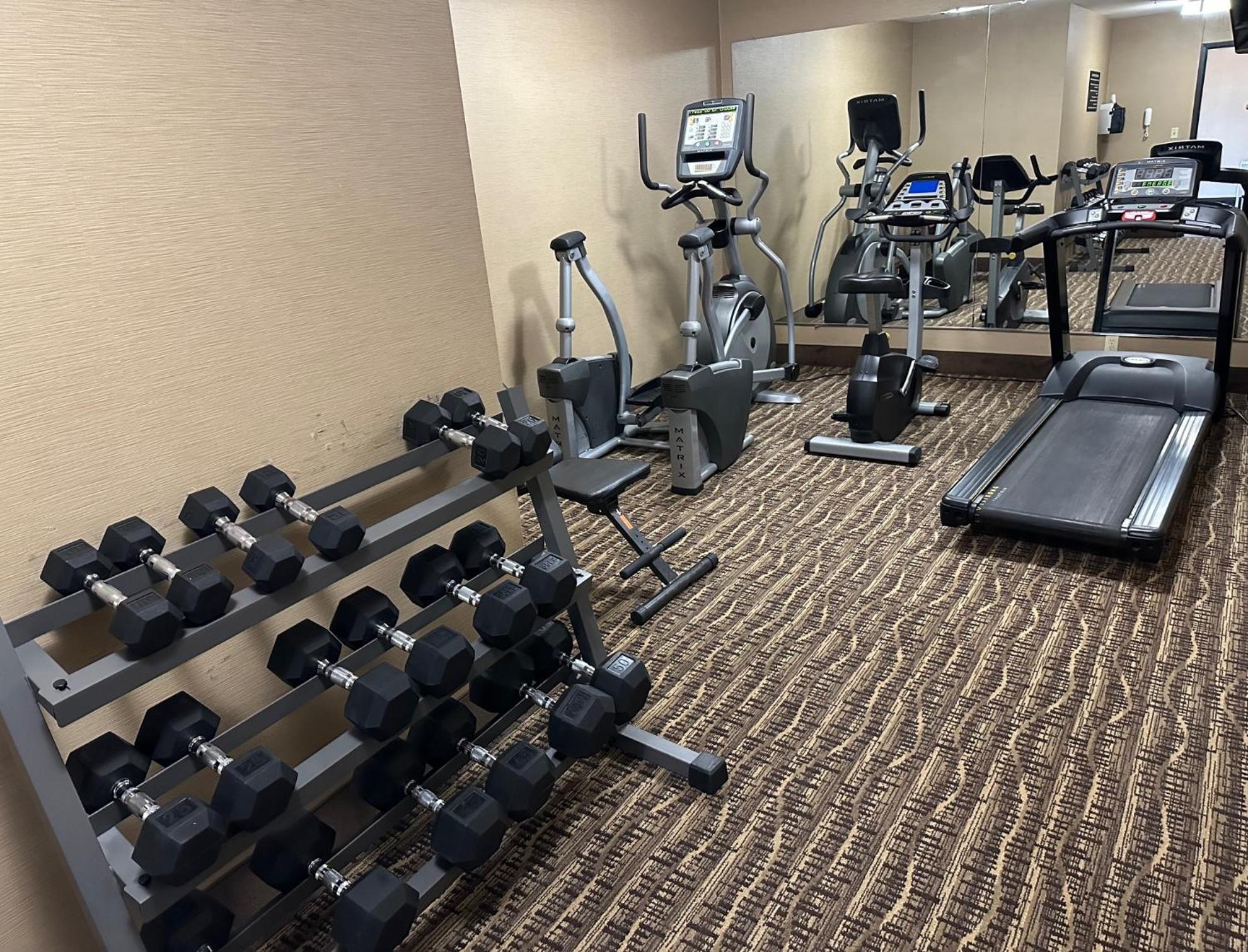 Super 8 By Wyndham Alexandria La Hotel Екстериор снимка