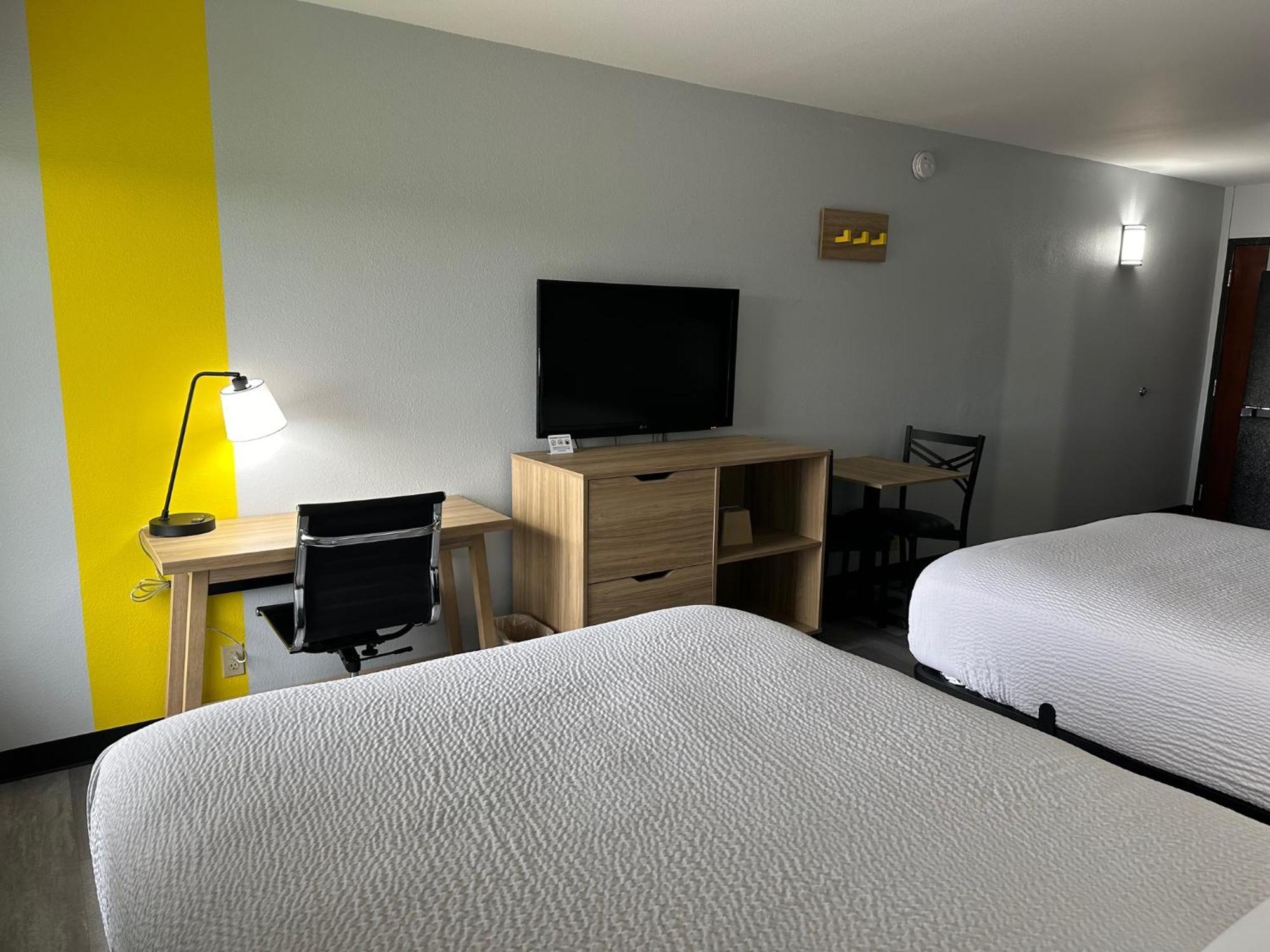 Super 8 By Wyndham Alexandria La Hotel Екстериор снимка