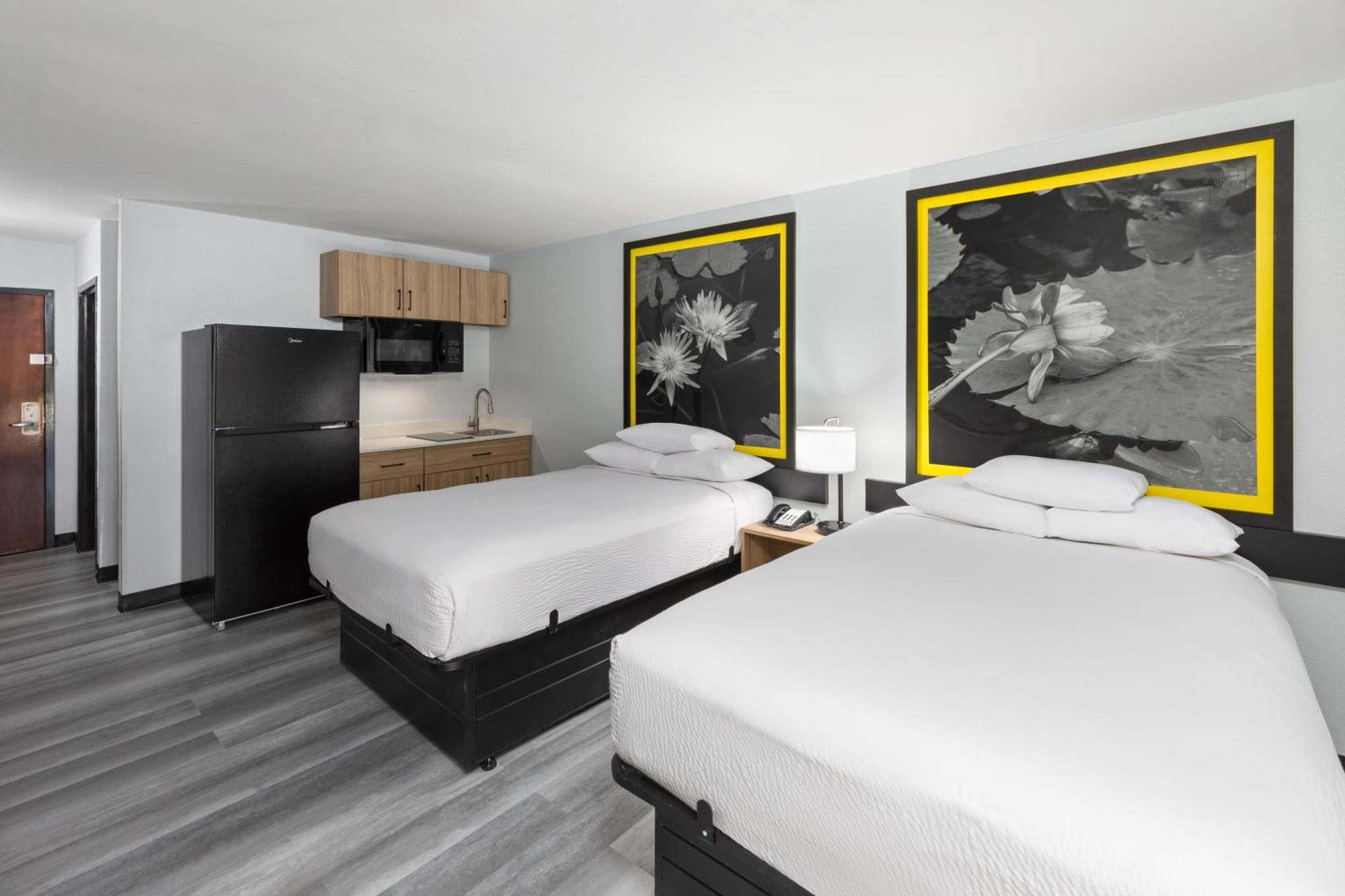 Super 8 By Wyndham Alexandria La Hotel Екстериор снимка
