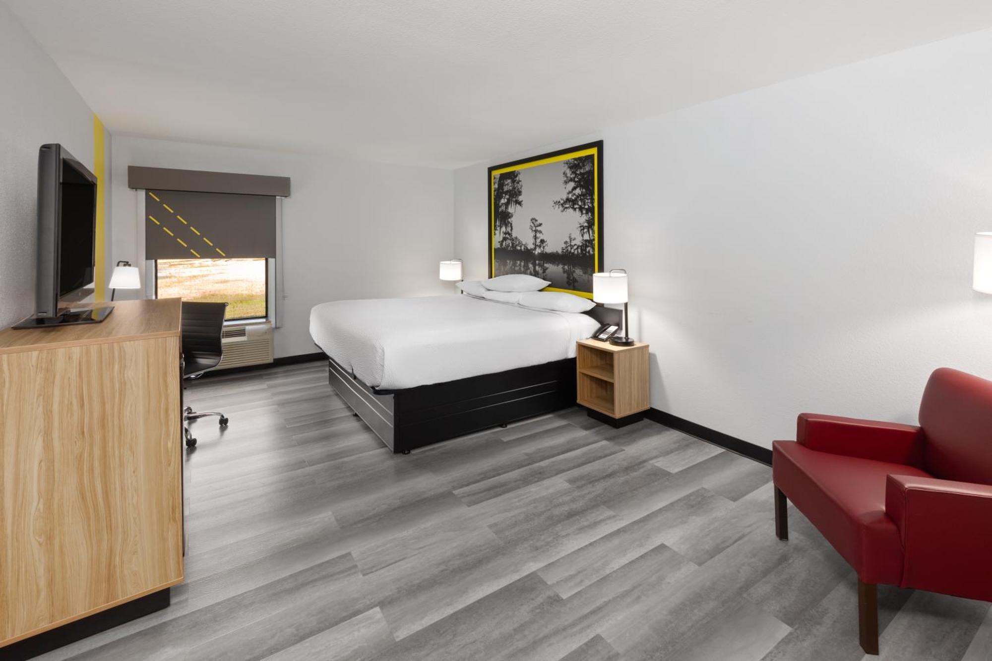 Super 8 By Wyndham Alexandria La Hotel Екстериор снимка
