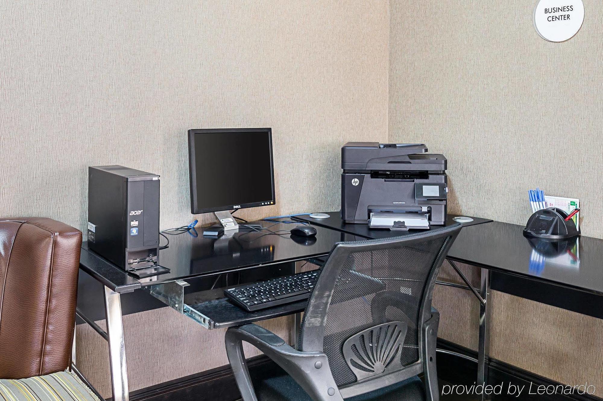 Super 8 By Wyndham Alexandria La Hotel Екстериор снимка